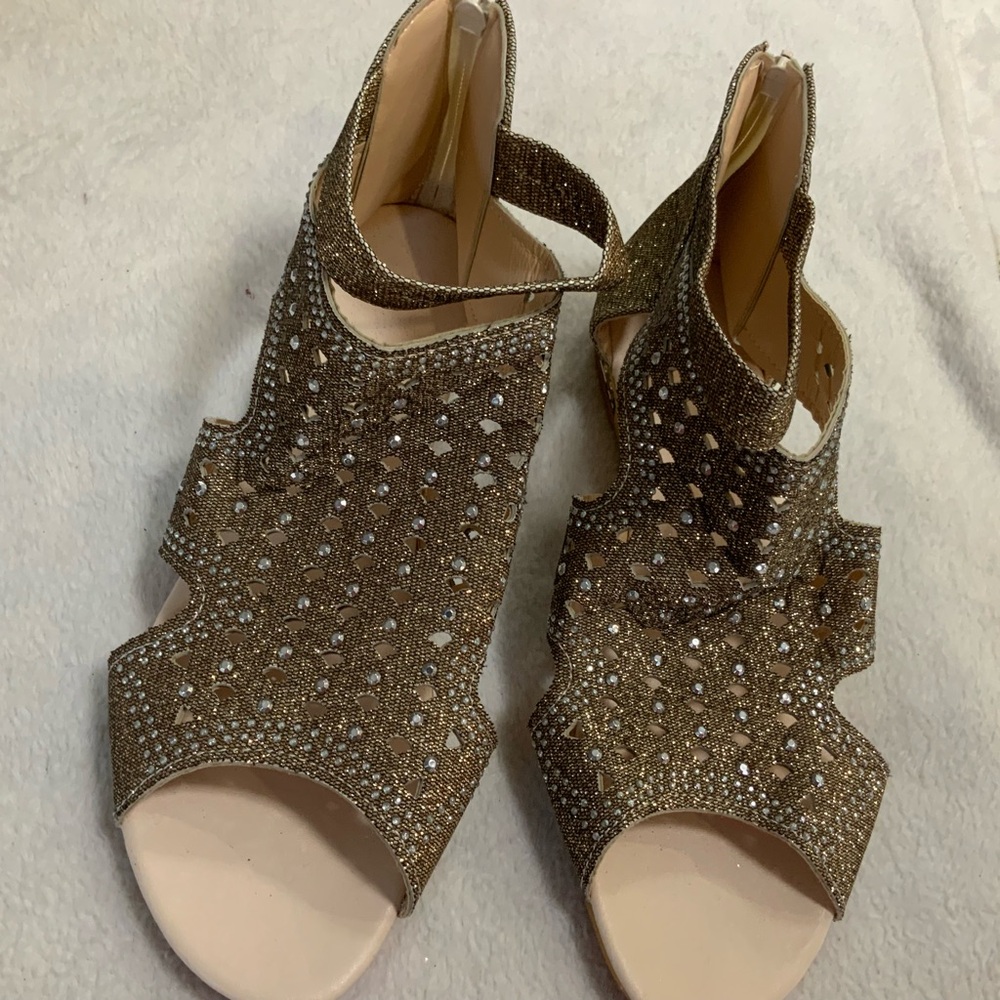 Elegant Gold Women's Sandals size 11. SKU 2946